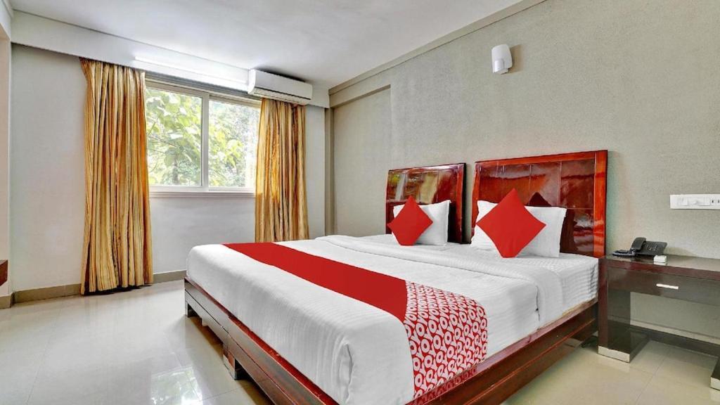 Aec Residency Hotel Alappuzha Bagian luar foto