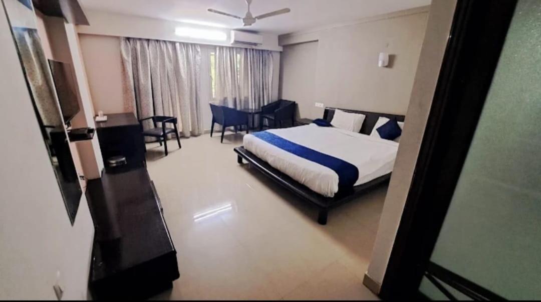 Aec Residency Hotel Alappuzha Bagian luar foto