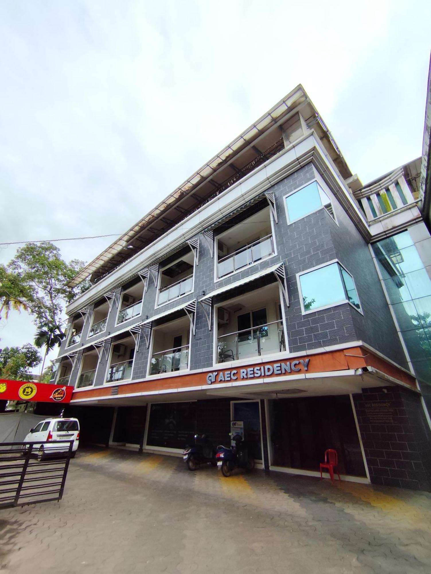 Aec Residency Hotel Alappuzha Bagian luar foto