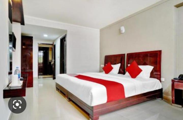 Aec Residency Hotel Alappuzha Bagian luar foto