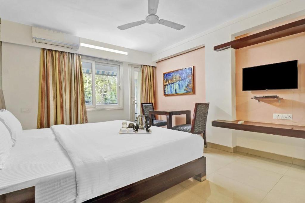 Aec Residency Hotel Alappuzha Bagian luar foto