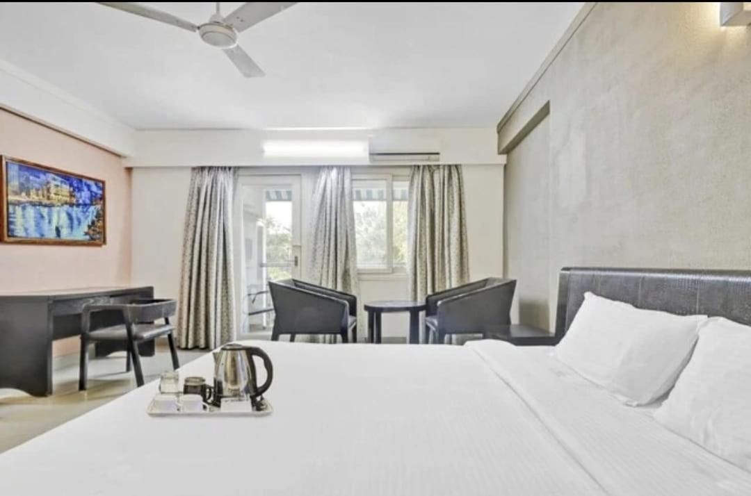 Aec Residency Hotel Alappuzha Bagian luar foto