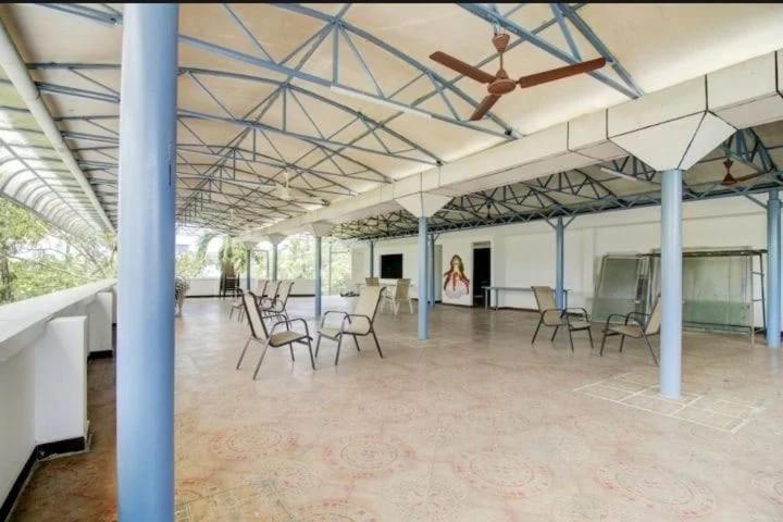 Aec Residency Hotel Alappuzha Bagian luar foto