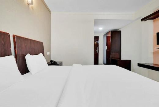 Aec Residency Hotel Alappuzha Bagian luar foto